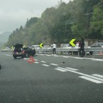 雨で路面が滑りやすかったようです。